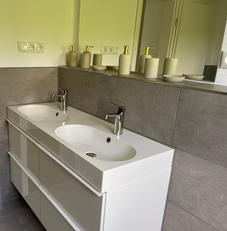 Bungalow In Ruhiger Siedlung Mit Stellplatz Landshut Esterno foto