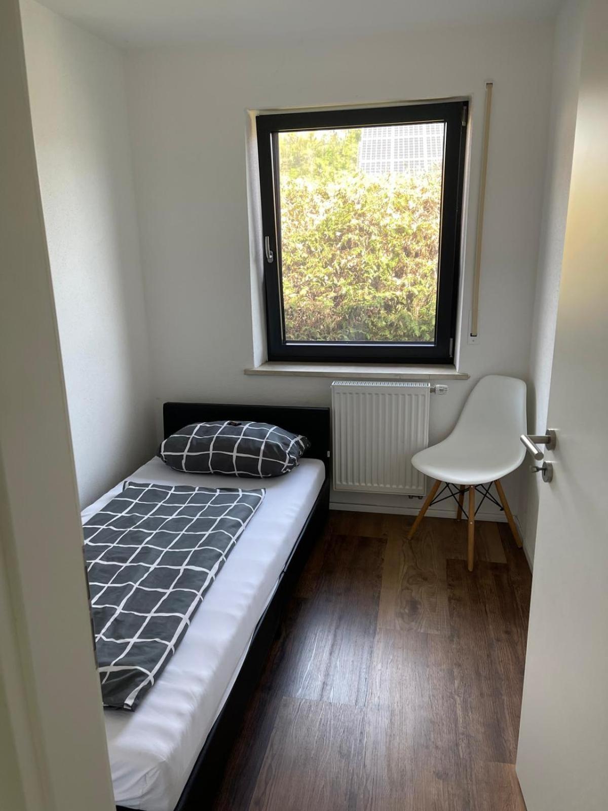 Bungalow In Ruhiger Siedlung Mit Stellplatz Landshut Esterno foto